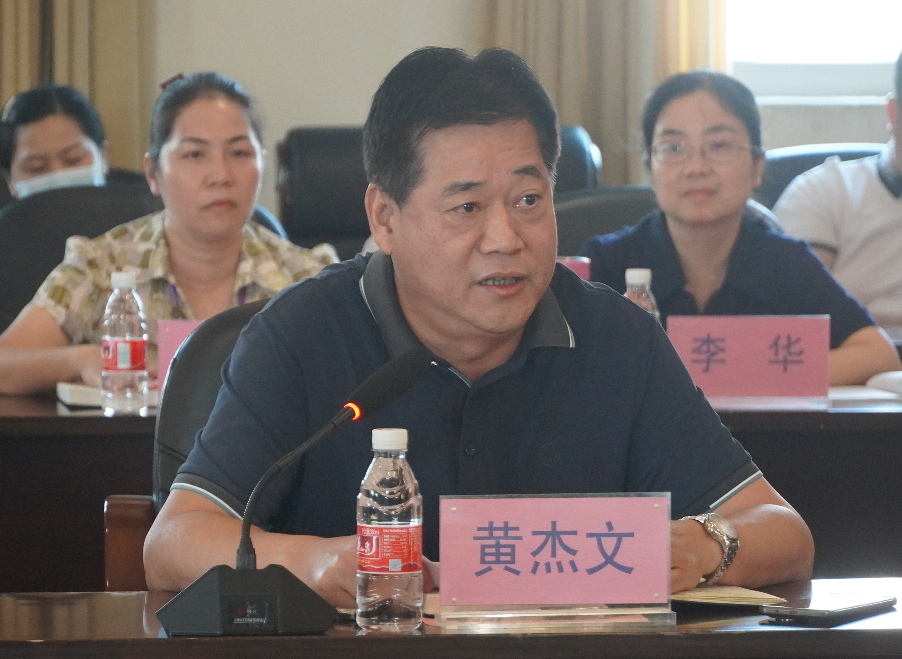 医院党委书记黄杰文致辞.jpg